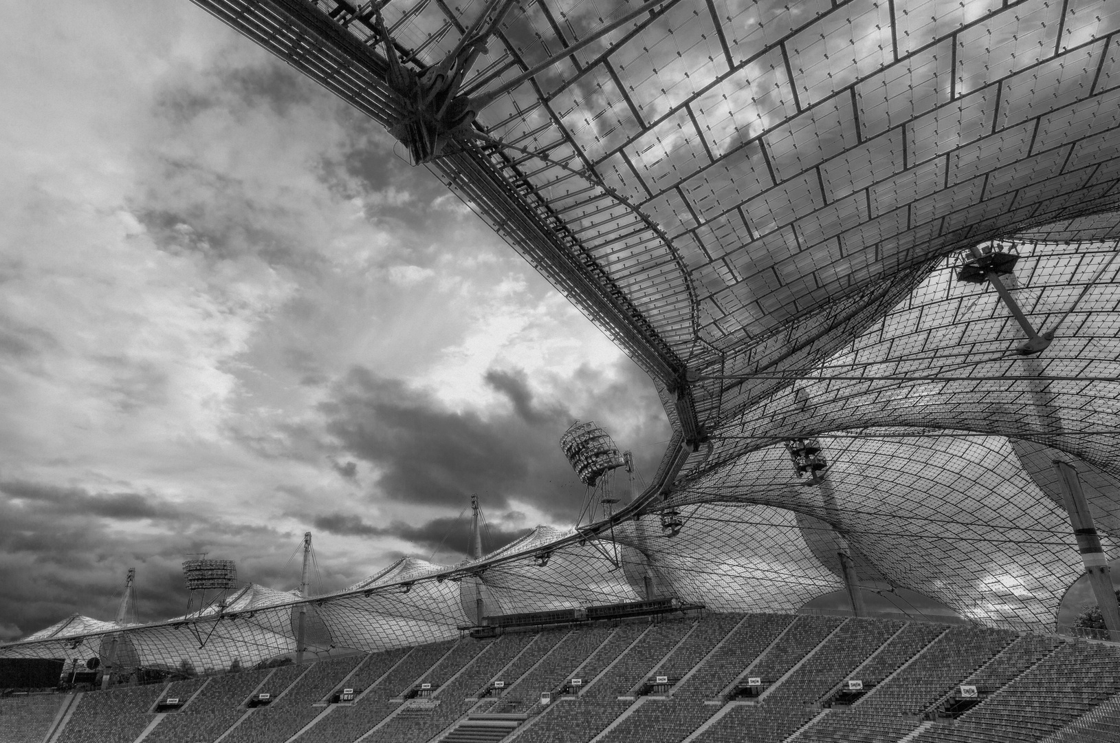 Olympiastadium München nach dem Regen