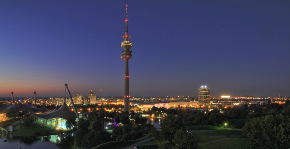 Olympiaturm bei Nacht #1