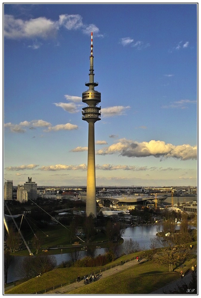 Olympiaturm für Wolkenfans...