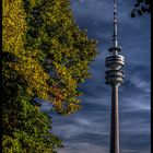 Olympiaturm im Herbstlicht---