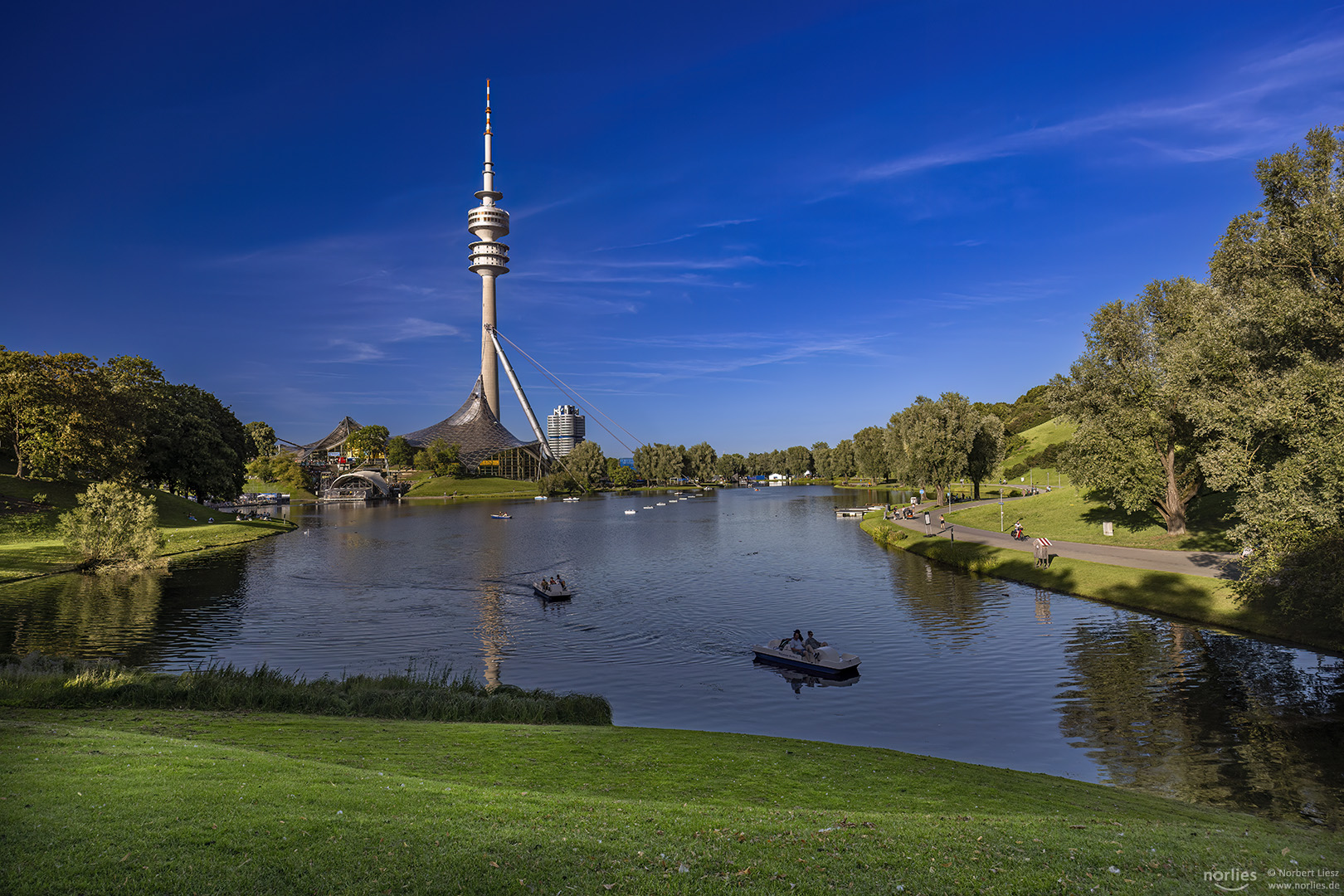 Olympiaturm im Licht