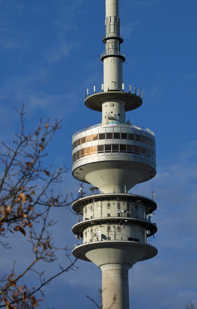 Olympiaturm im Winter