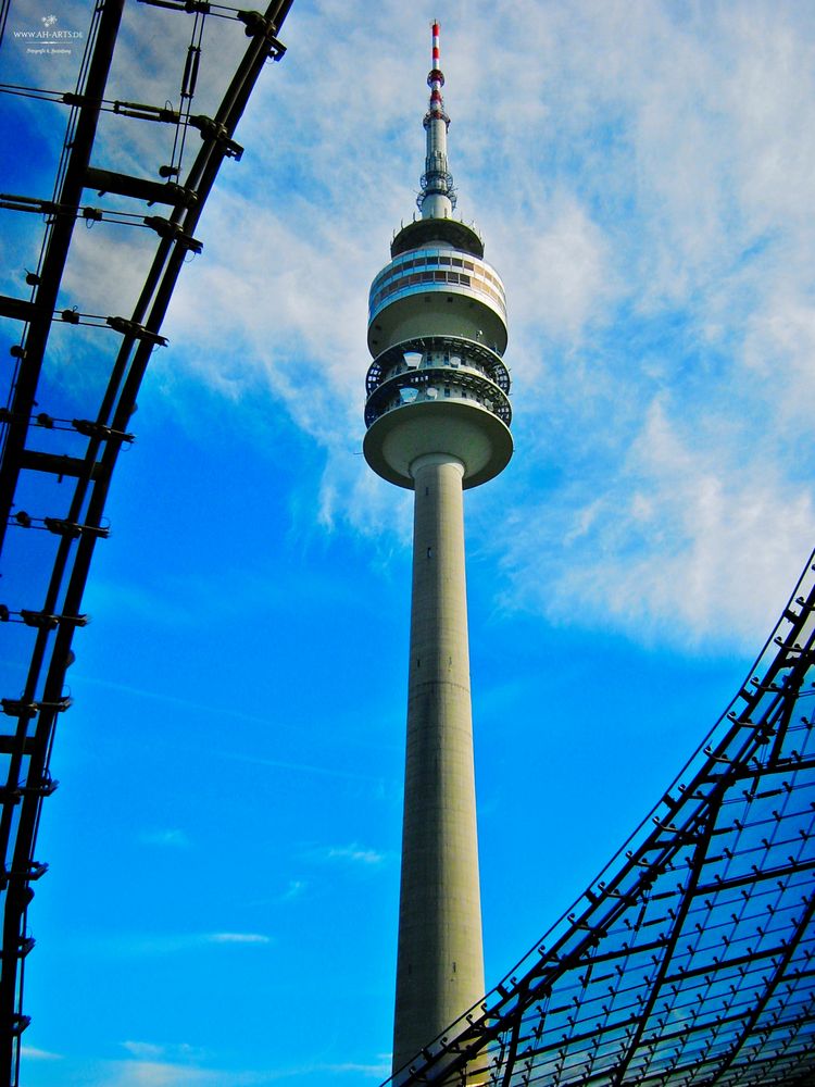 Olympiaturm München bunt