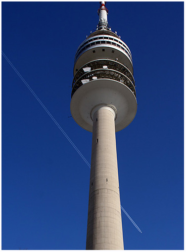 Olympiaturm und B747