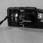 Olympus XA mit Blitz