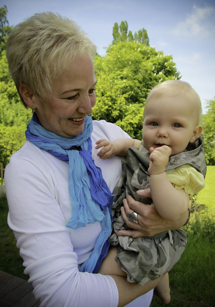 Oma und Enkeltochter