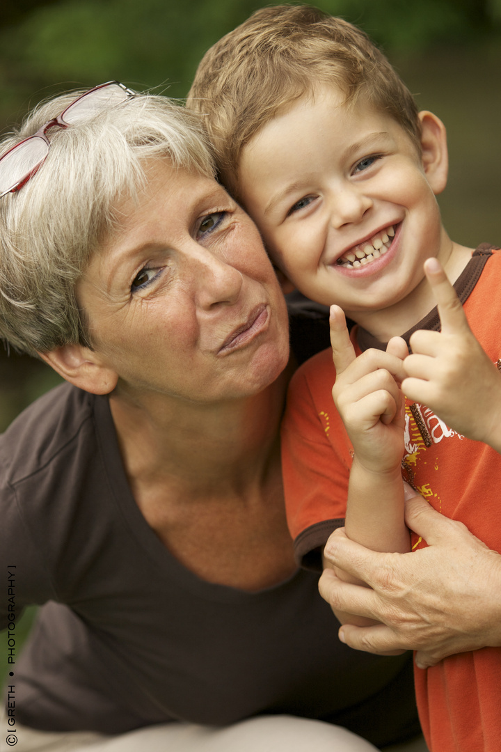 Oma und Ihr kleiner Little G