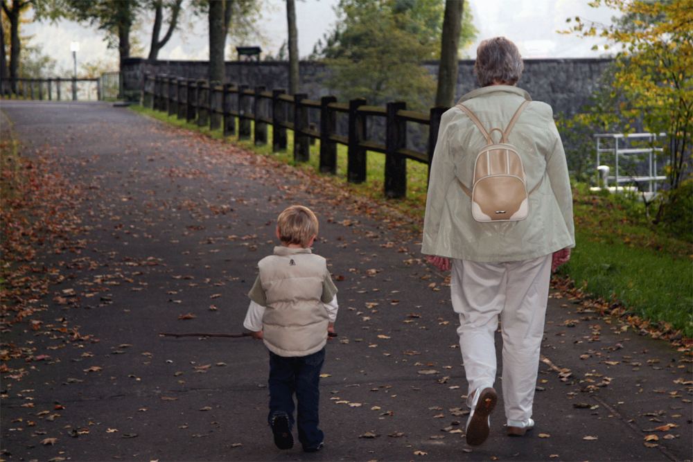 Oma und Max im Gleichschritt