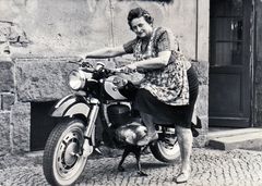  Oma will Motorrad far'n !