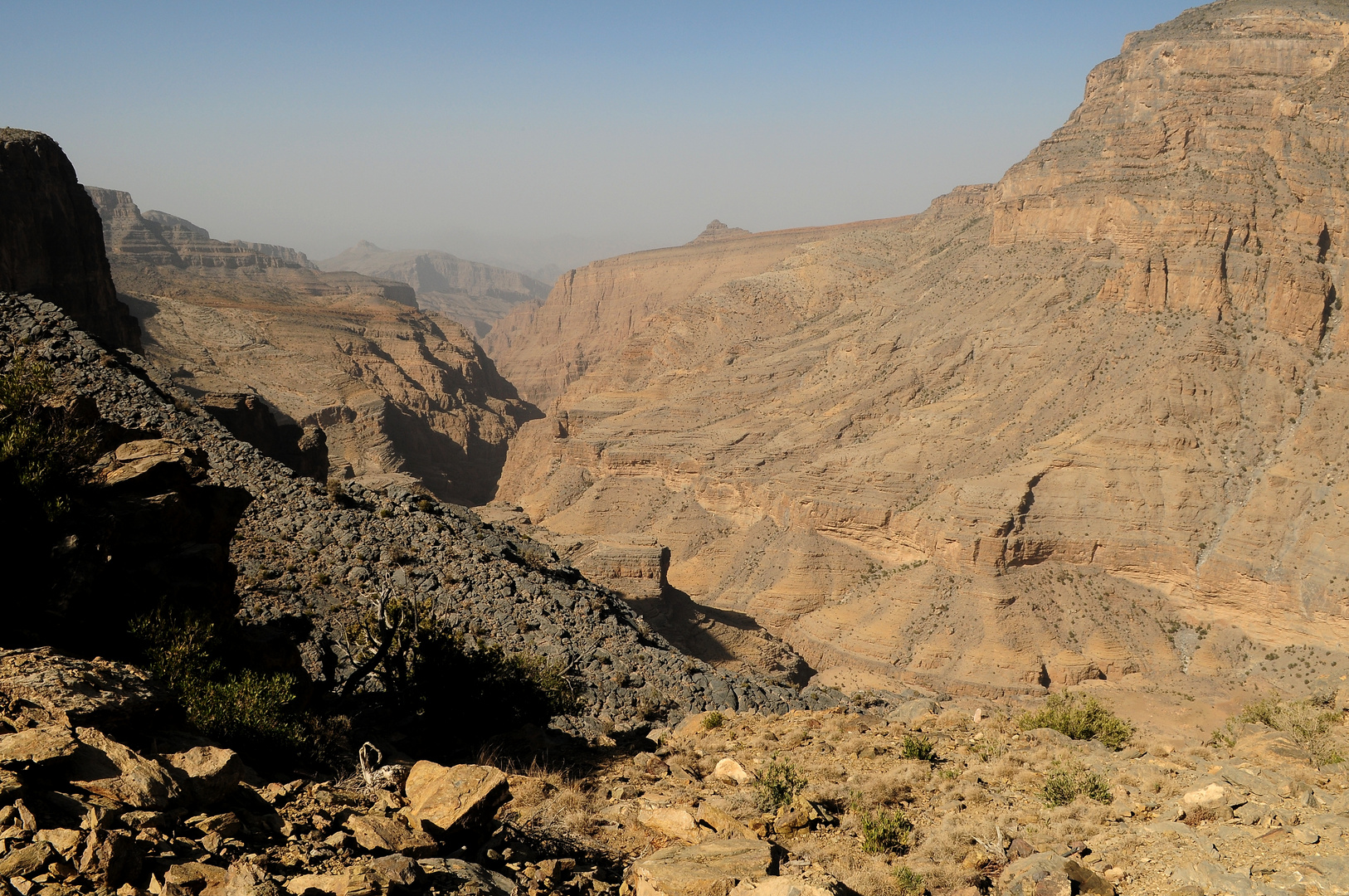 Oman zu Fuß - Schlucht am Jebel Shams