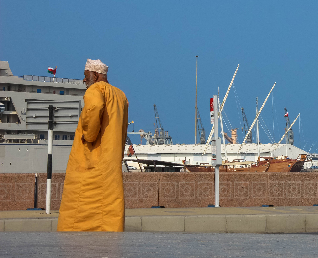 Oman_street_10