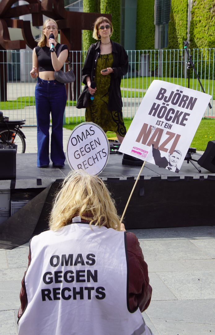 Omas gegen Rechts