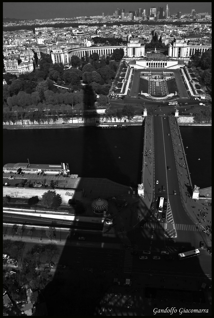 OMBRA DELLA TOUR EIFFEL