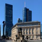 Omniturm und ehrwürdiges Bankhaus in Frankfurt am Main