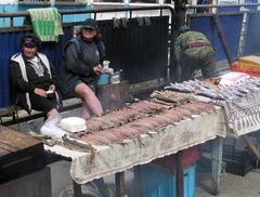 Omul auf dem Fischmarkt am Baikalsee