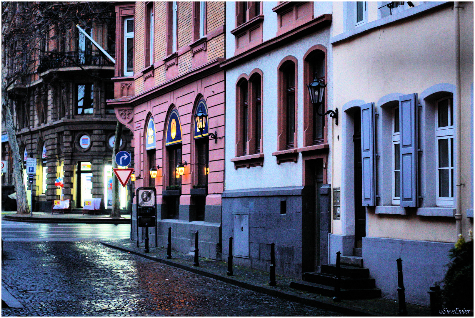 On a rainy winter evening in Mainz... 