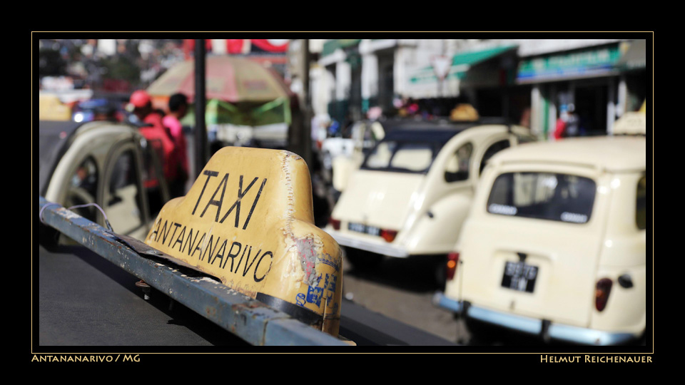 On Avenue de l'Independence, Antananarivo / MG