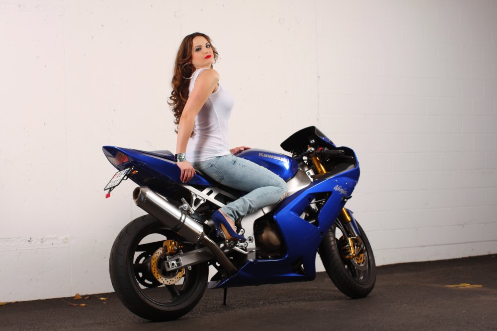 On her boyfriends motorcycle (1)