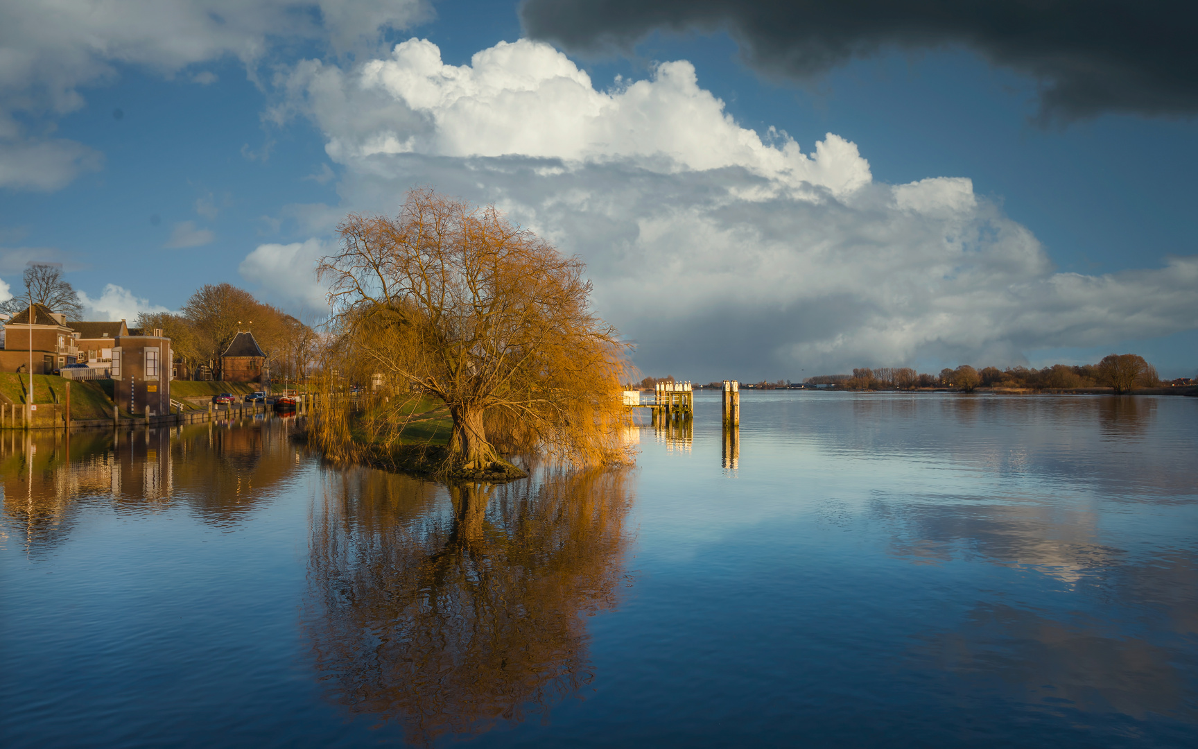 On the banks of the Lek River (NL)