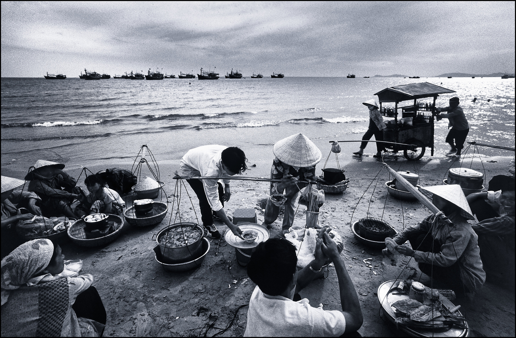On the beach in Vietnam: Getränkewagen