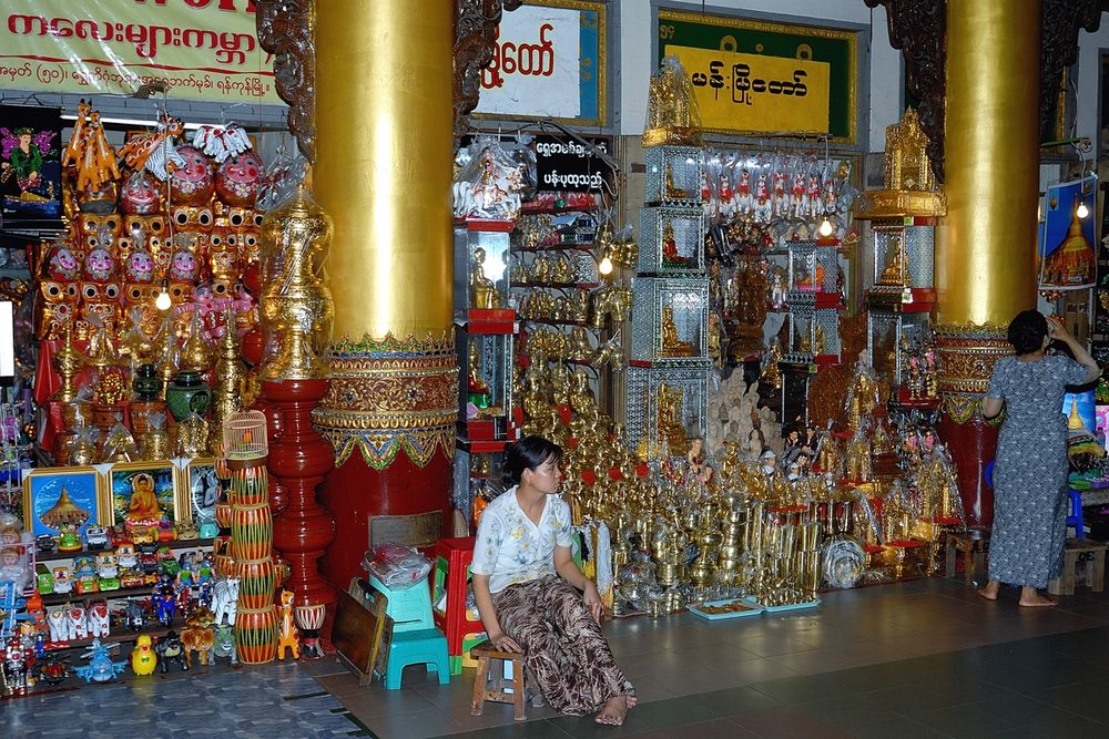 On the eastern stairways to Shwedagon terrace