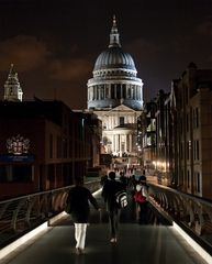 On the path to Pauls Cathedral