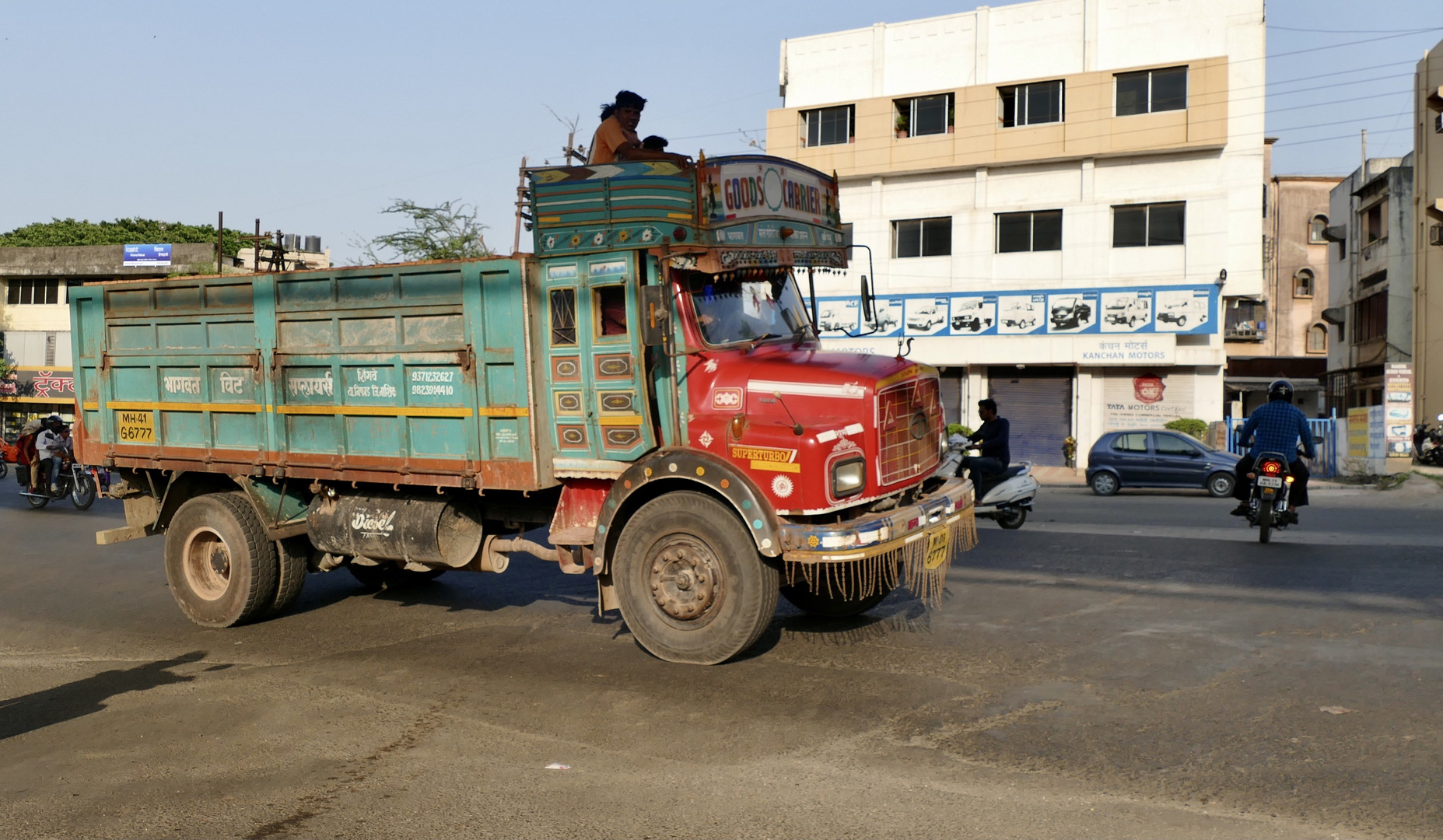 On the Road in Nashik (India)