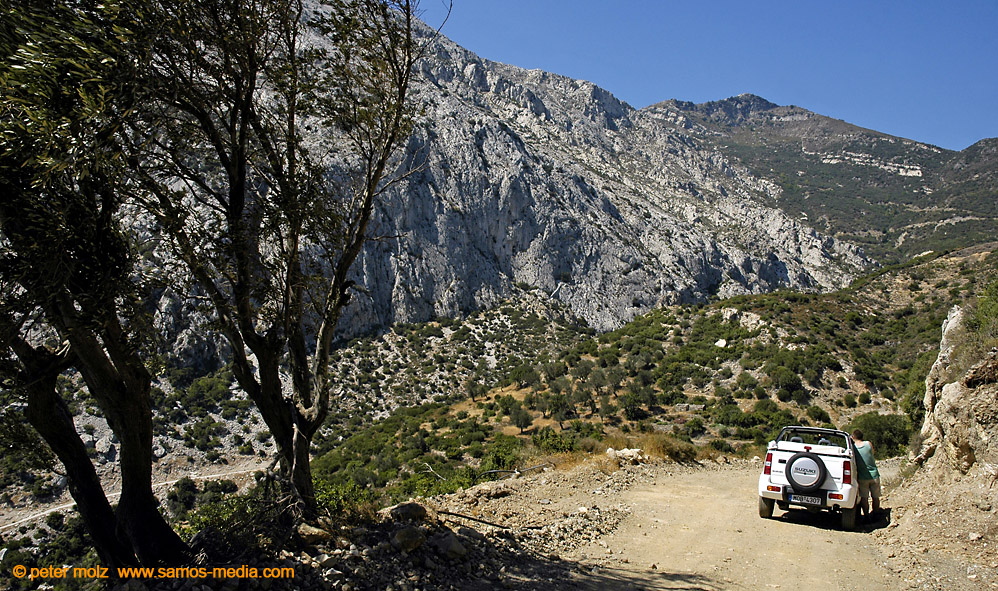 On the road to Pythagoras cave / Samos, Greece