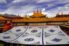 On the roof top of the holy Jokhang monastery