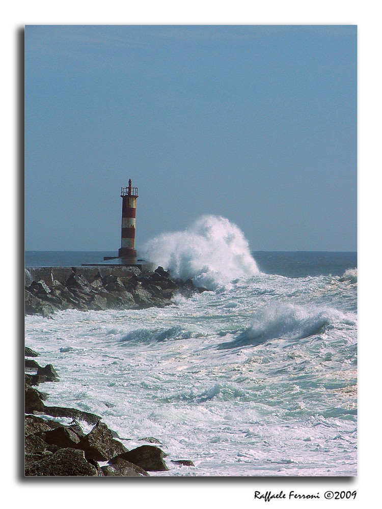 Onda sul faro di Povòa de Varzim