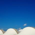 onde bianche nel cielo azzurro