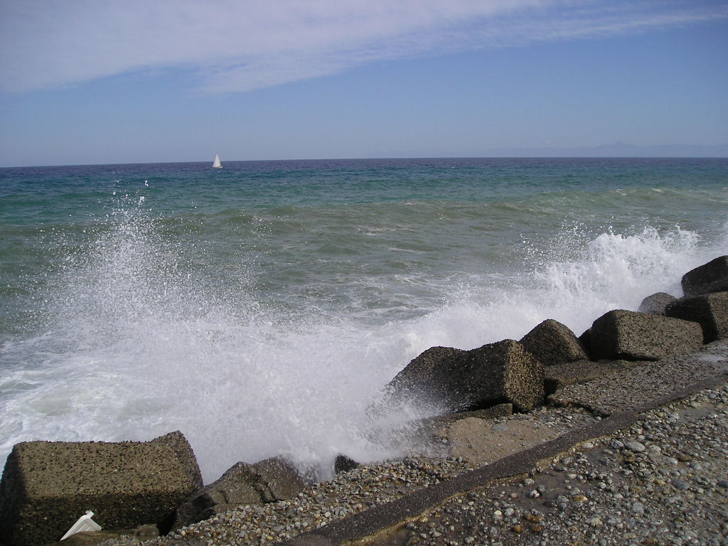 Onde sugli scogli