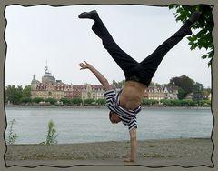 One-Armed-Handstand