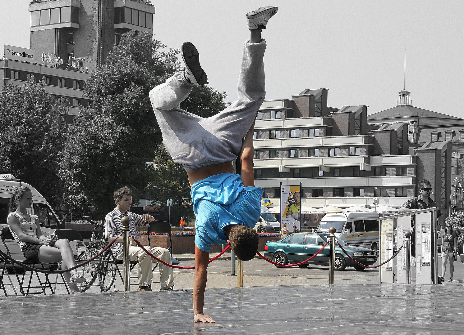 one - man - hand - stand