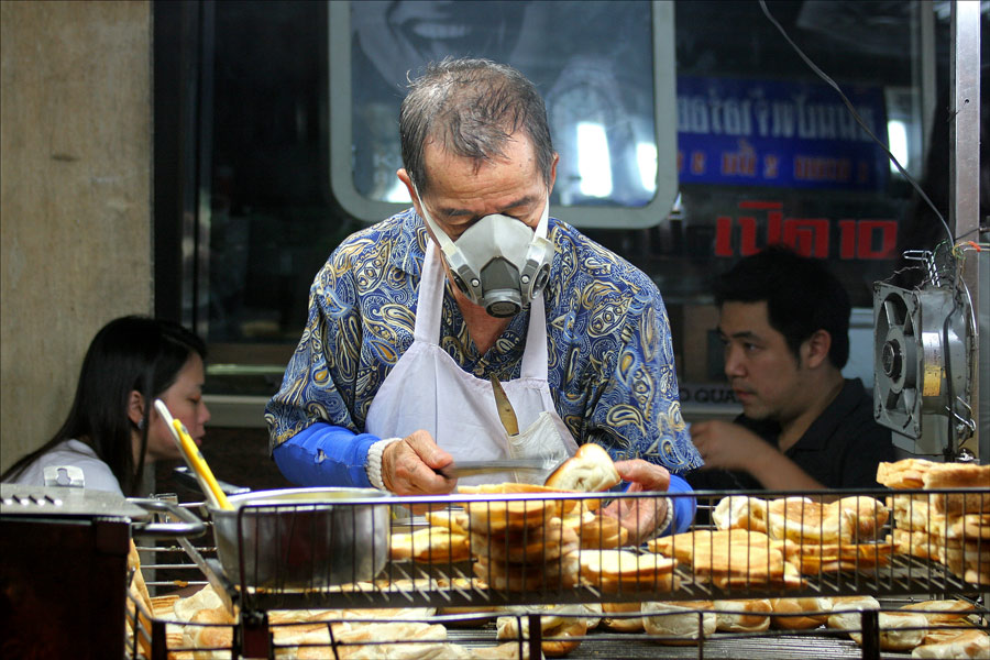 . . one night in bangkok . . . chinatown_2