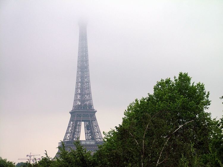 One sleepy morning in Paris