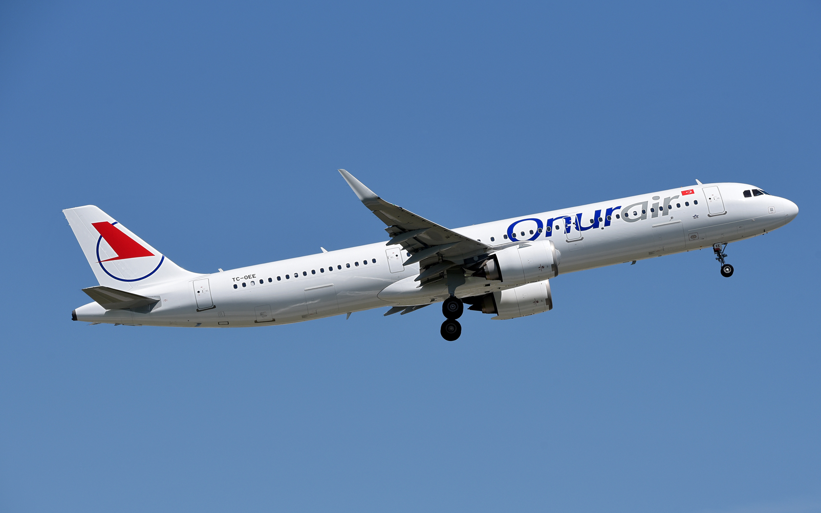 Onur Air Airbus A321neo TC-OEE 