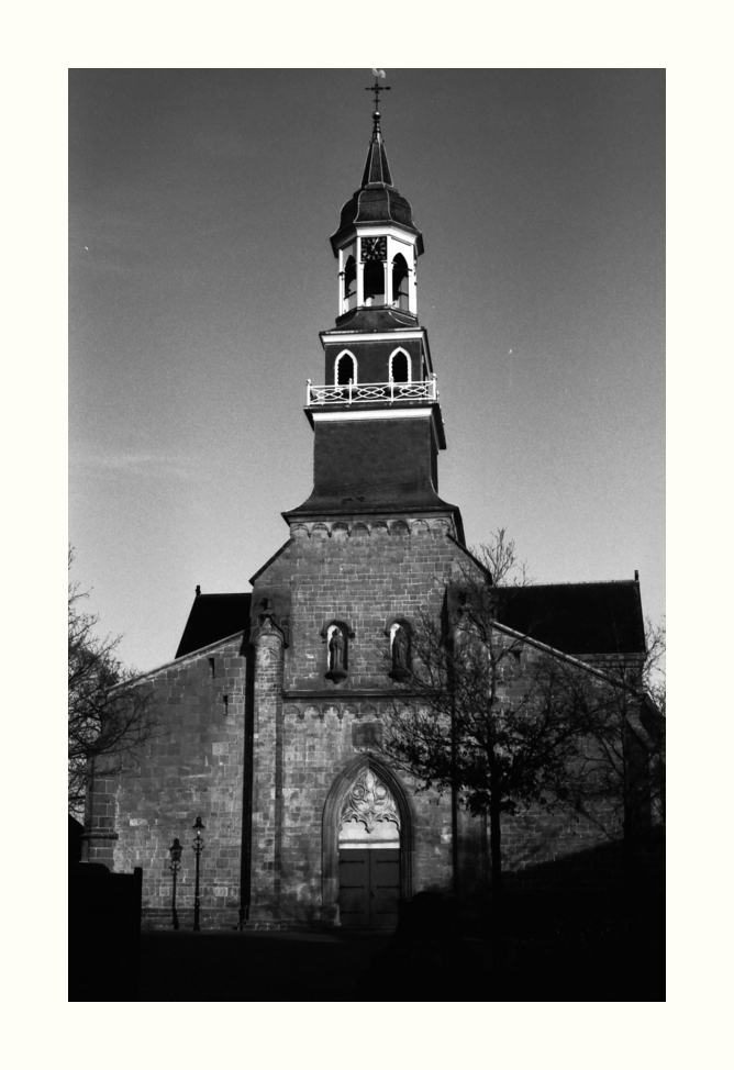 Ootmarsum/Niederlande, r-k Kirche Simon&Judas, gleich hinter der Grenze bei Nordhorn.