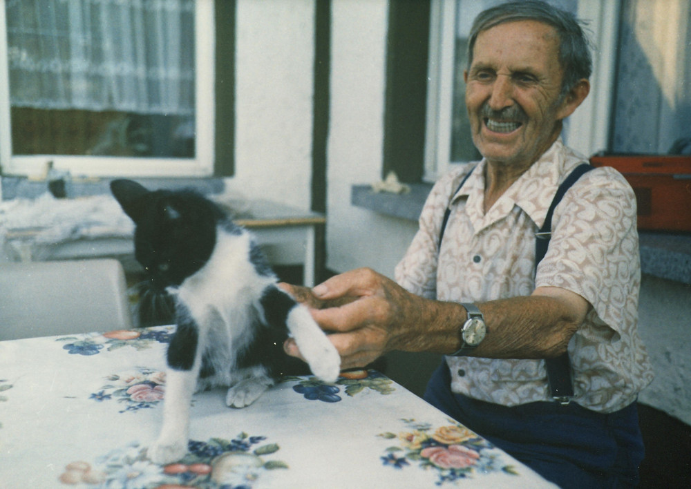 Opa (89 Jahre) und "Minka"