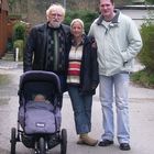 Opa, Mama und Papa, und ich - mich siehst Du aber nicht ganz