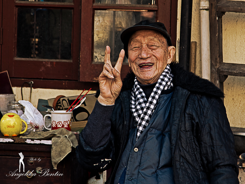 Opa´s Pose in Shanghai