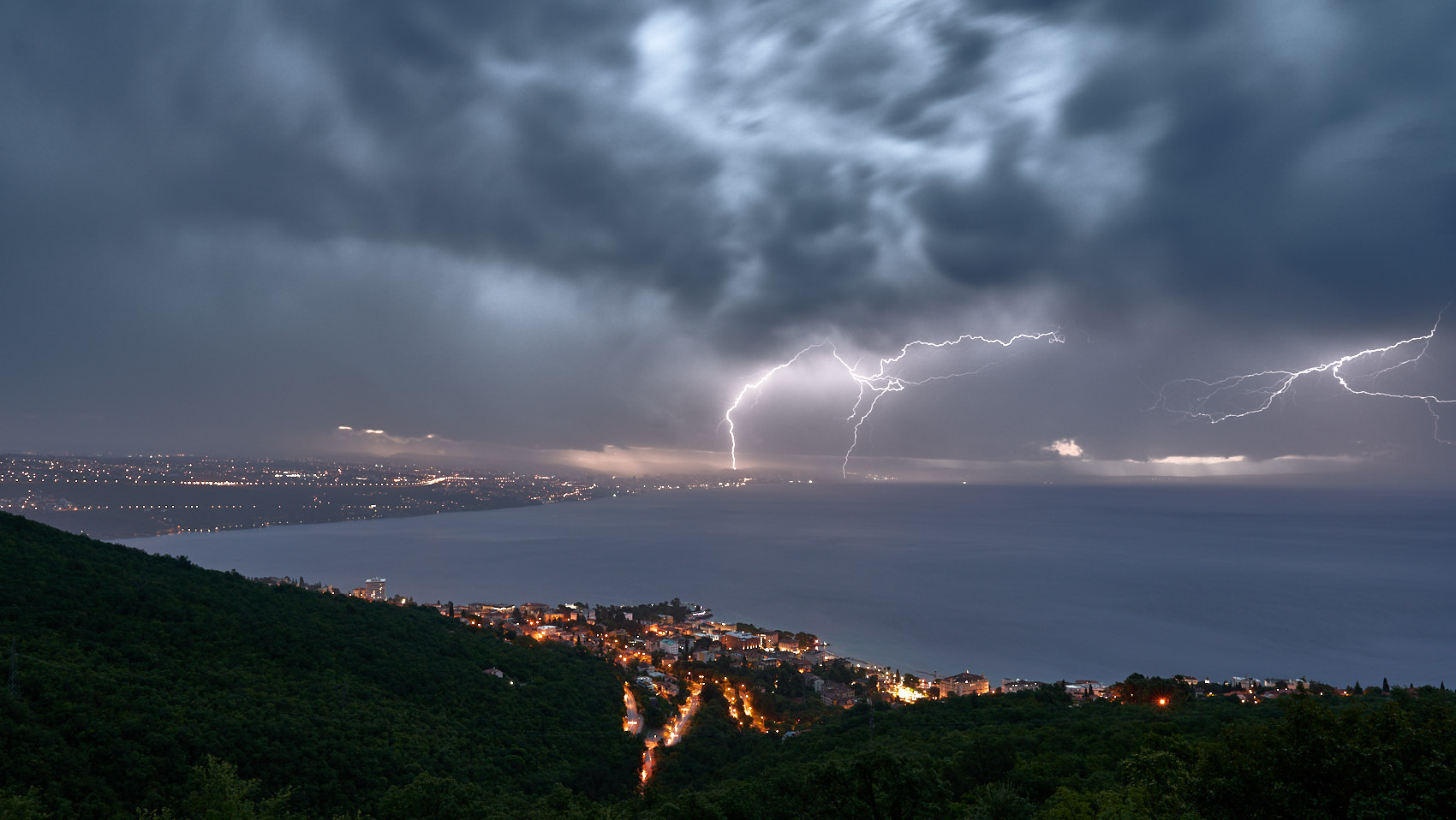 Opatija mit Gewitter