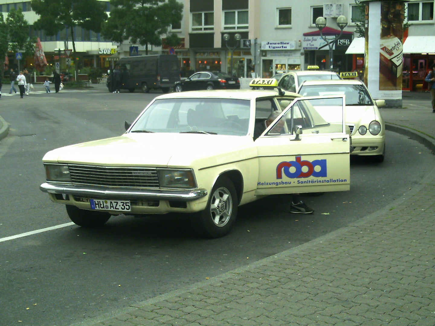 Opel Admiral am Taxistand im Jahr 2010 !!!
