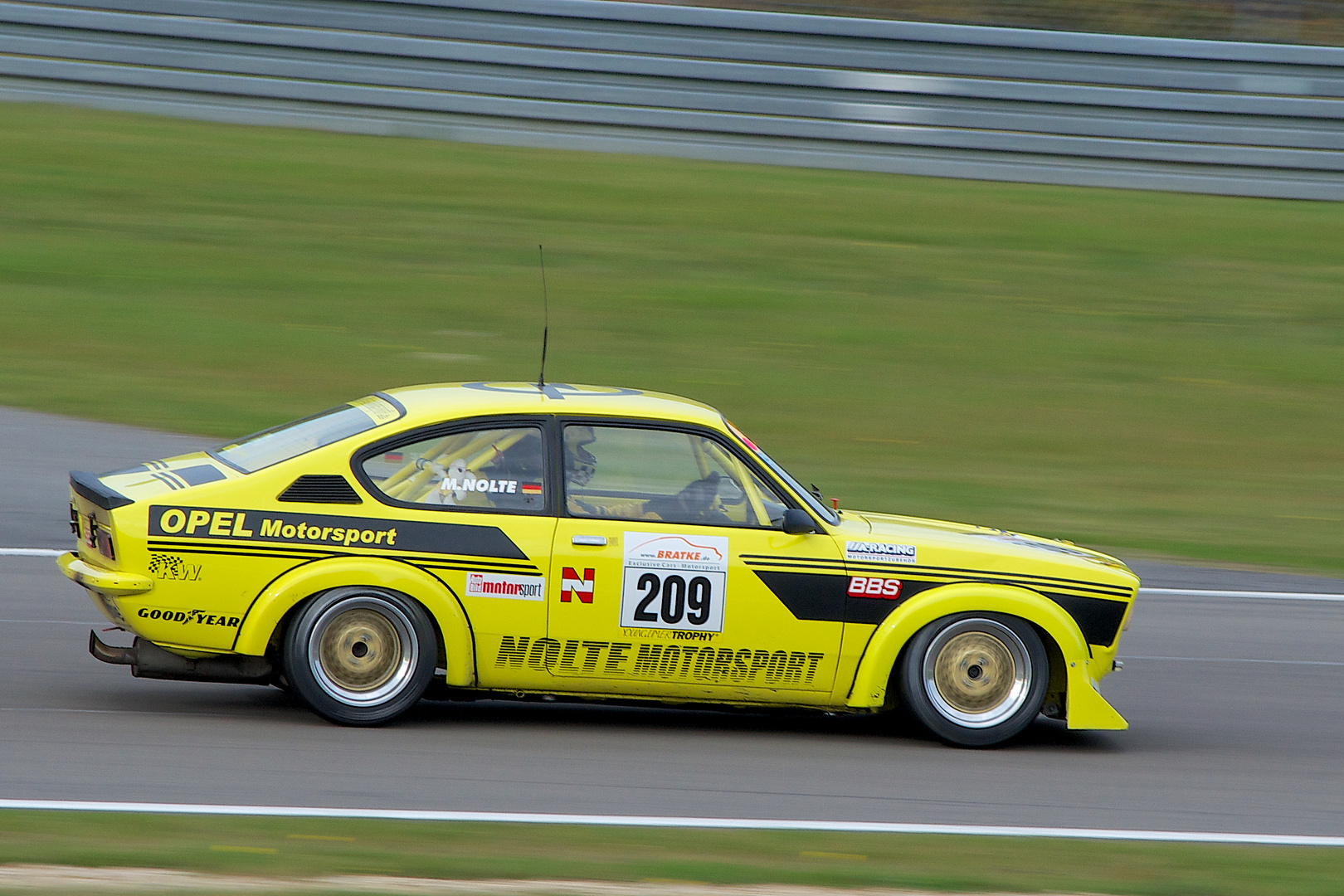 Opel Ascona auf dem Nürburgring