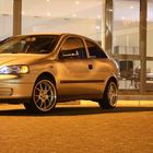 Opel Astra bei Nacht