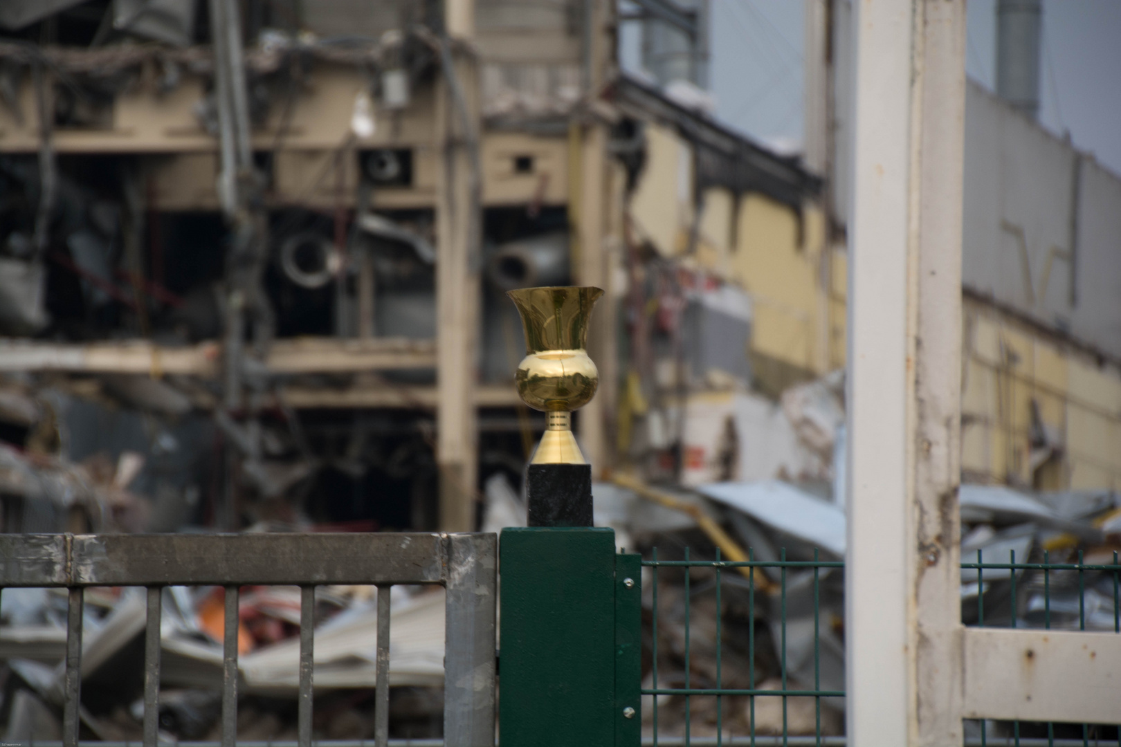 Opel Bochum" Abriss" mit Pokal.....