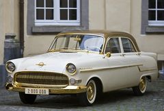 Opel Kapitän in Gold