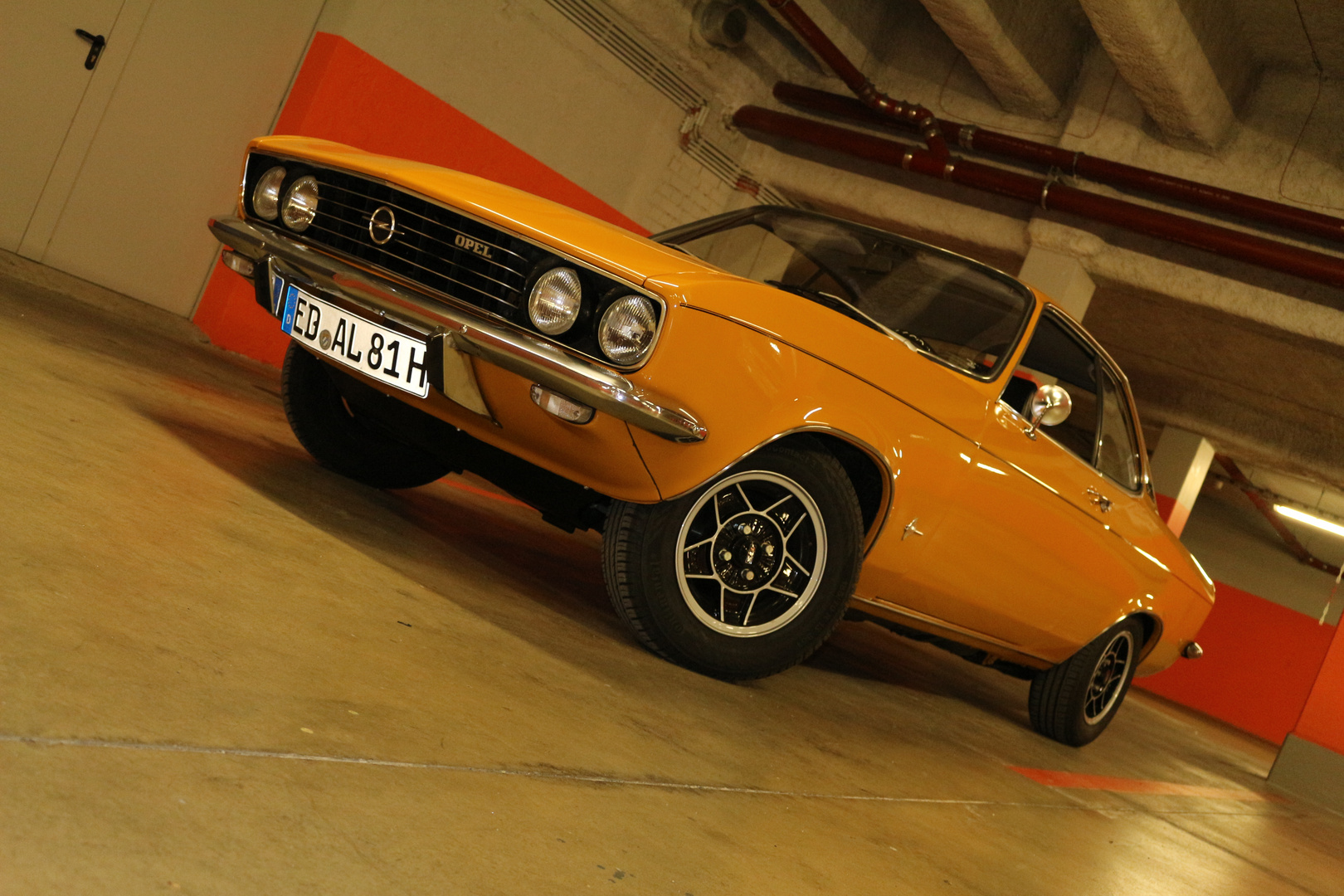 Opel Manta A in Tiefgarage