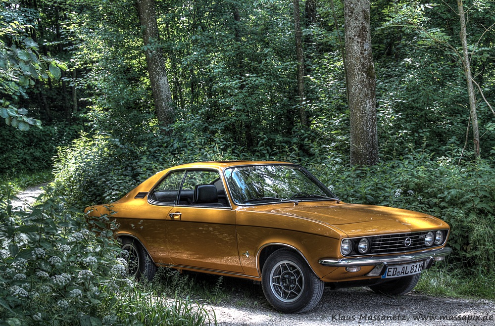 Opel Manta im Wald