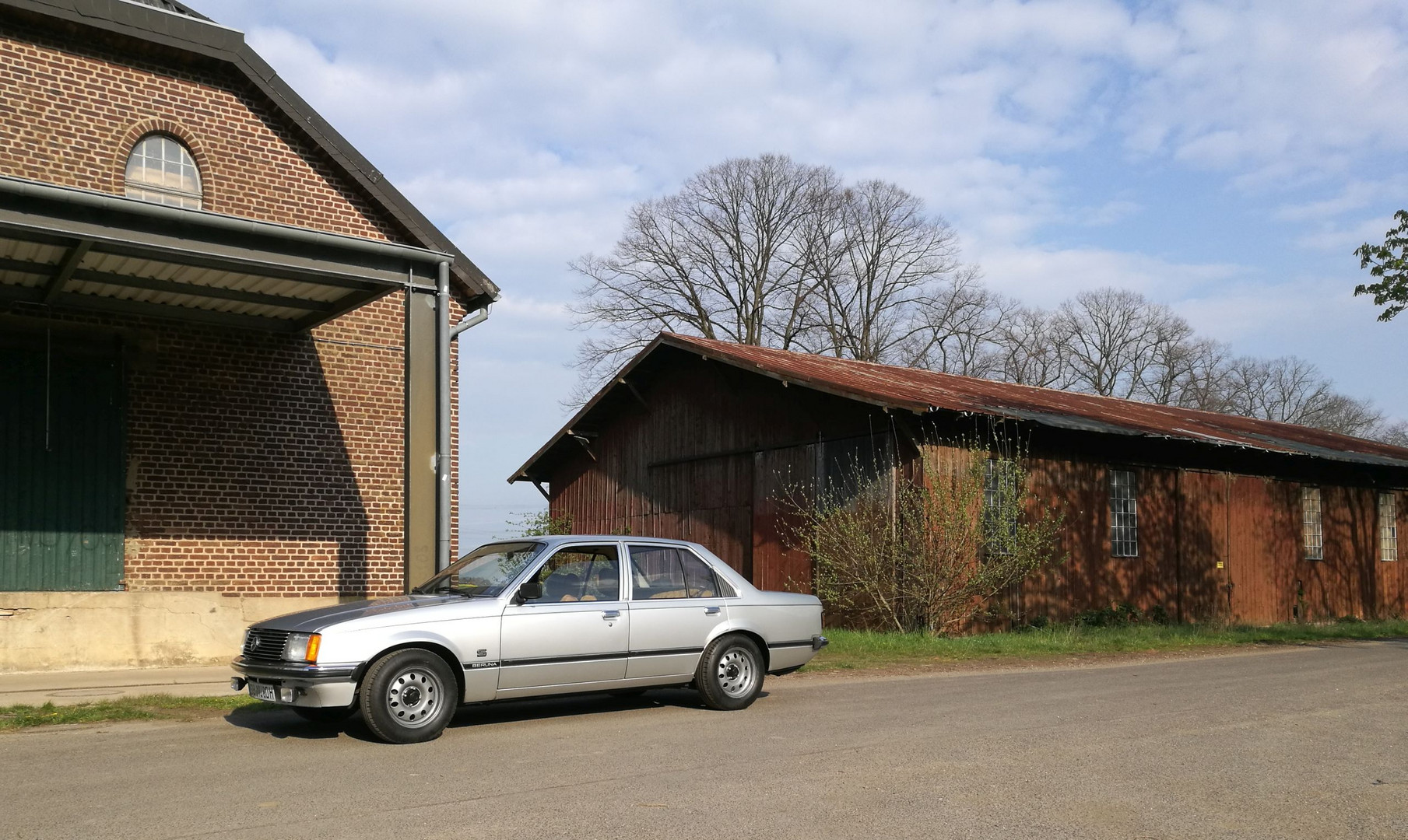 Opel Rekord E1 / alte Scheune